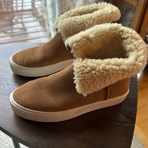 UGG Winter Lynus High Top Platform Sneaker Boot Shearling Brown,BNwOB, size 8